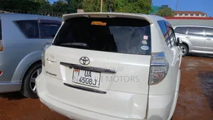 Toyota Vanguard 2011 White
