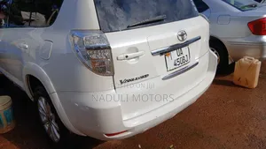 Toyota Vanguard 2011 White