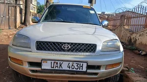 Toyota RAV4 1999 White