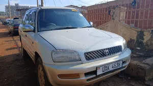 Toyota RAV4 1999 White