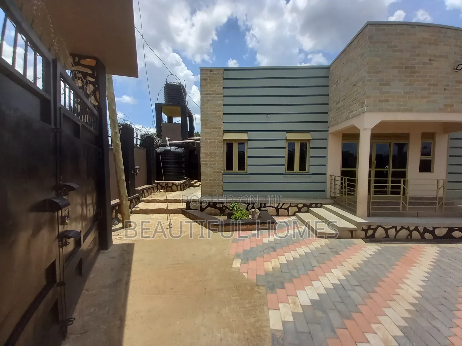 Furnished 3bdrm House in Kira for sale