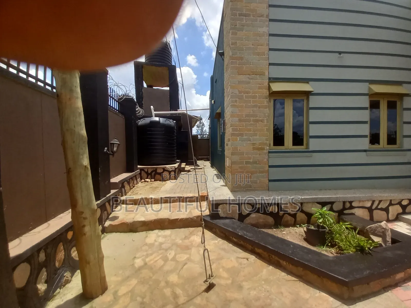 Furnished 3bdrm House in Kira for sale