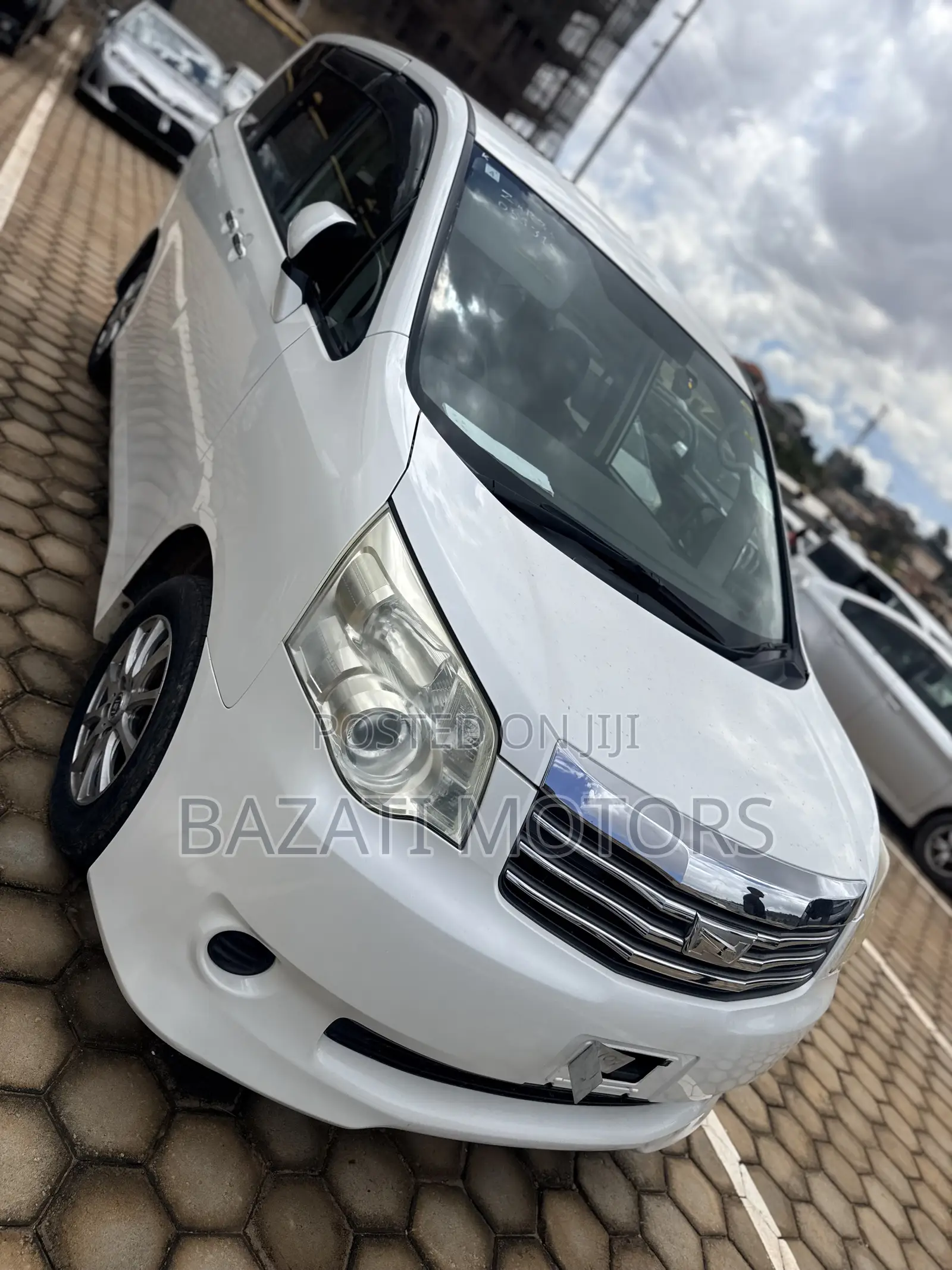 Toyota Noah 2013 White