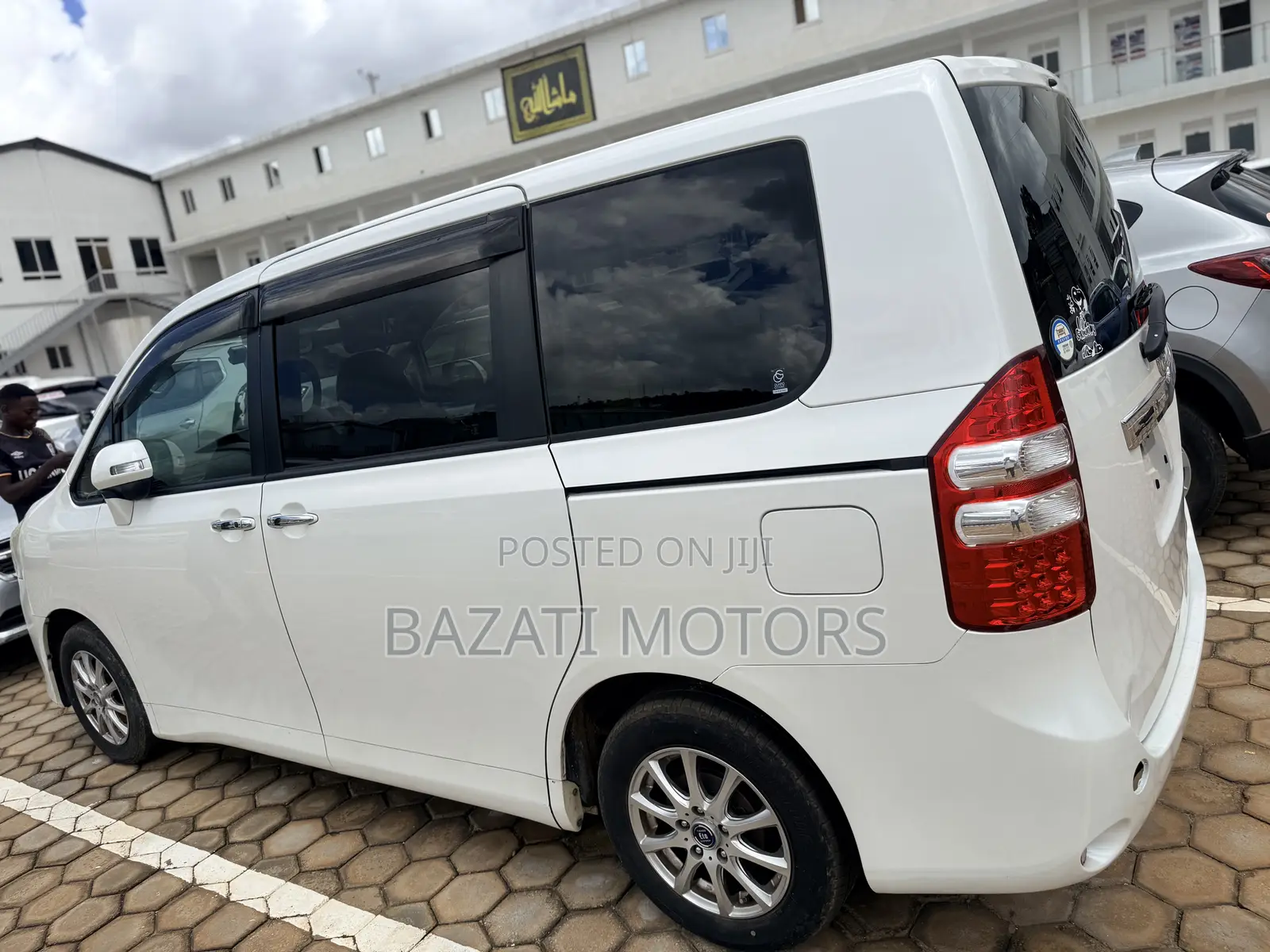 Toyota Noah 2013 White