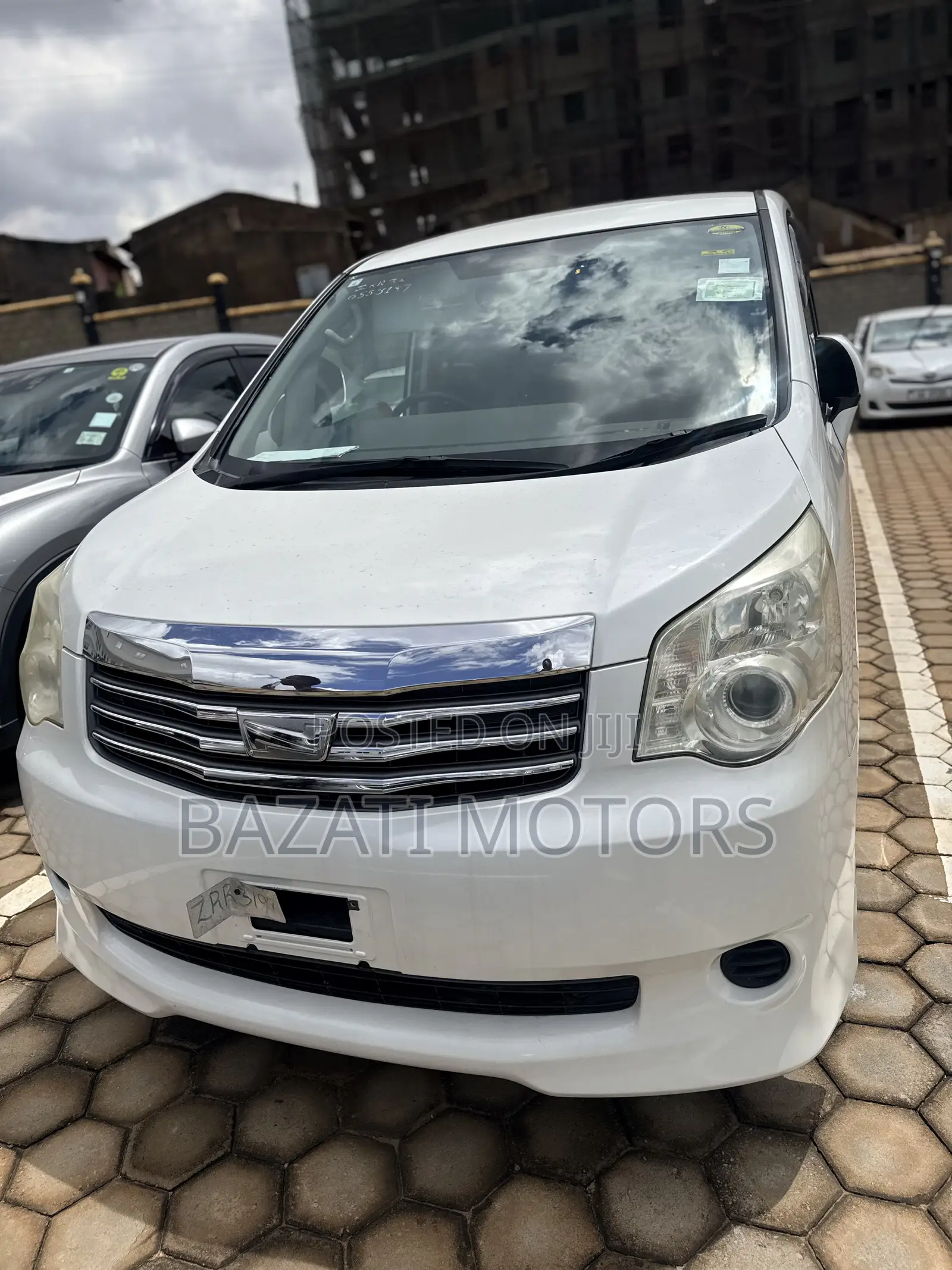 Toyota Noah 2013 White