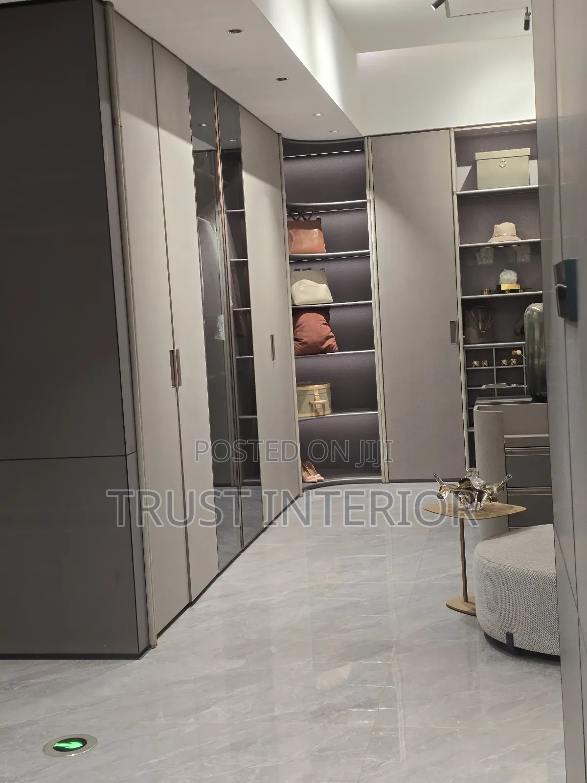 Excutive Closet 789