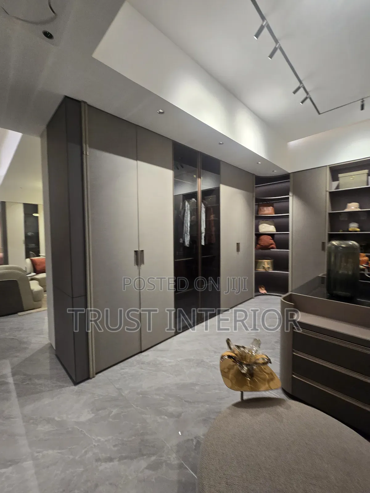 Excutive Closet 789