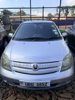 Toyota IST 2005 Silver