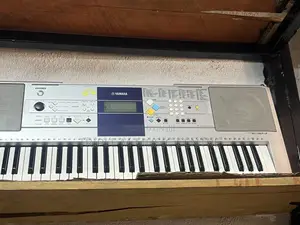 Yamaha Psre 324 Keyboard
