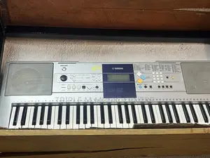 Yamaha Psre 324 Keyboard