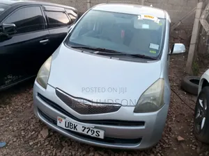 Toyota Ractis 2010 Silver