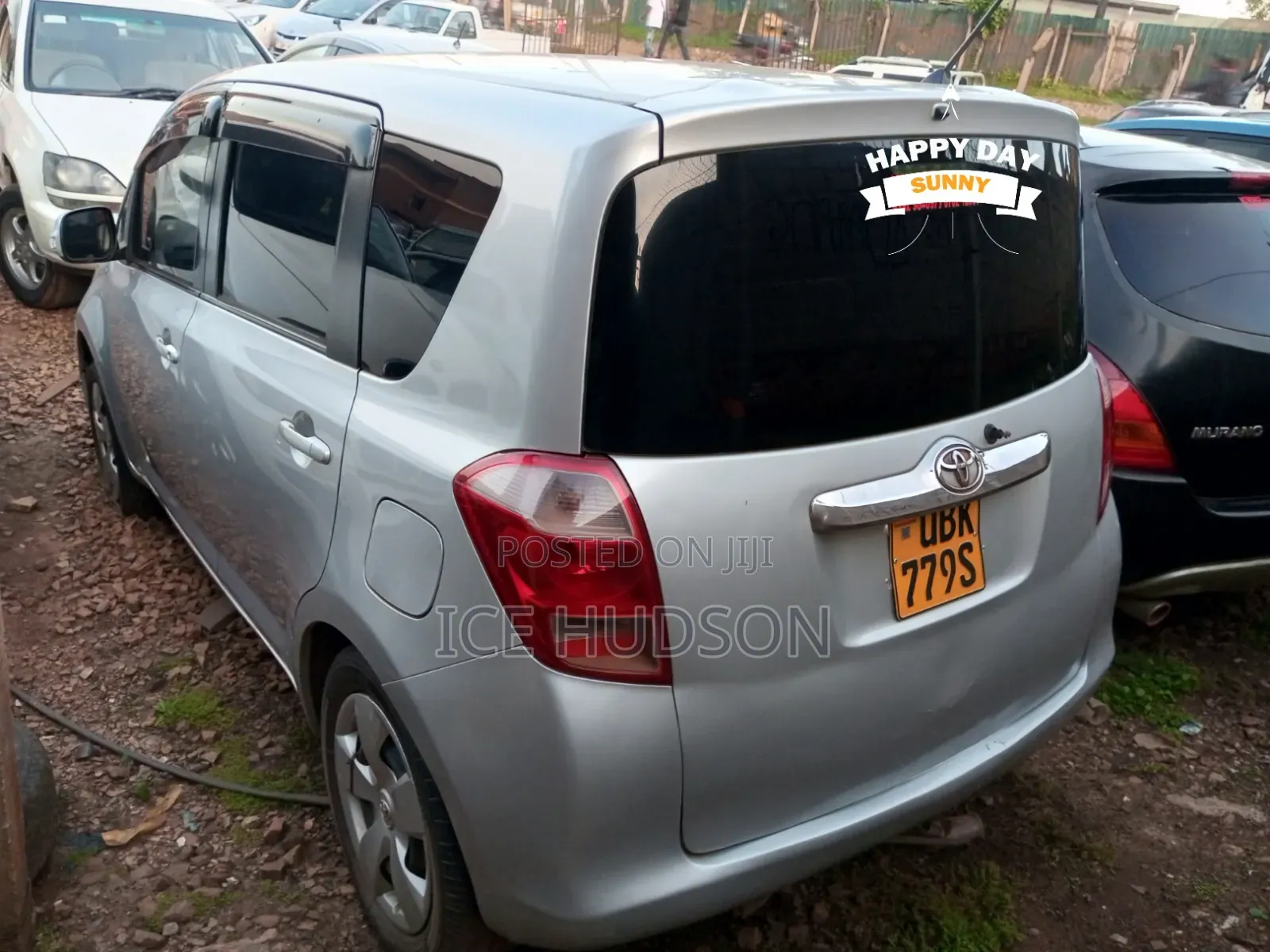 Toyota Ractis 2010 Silver