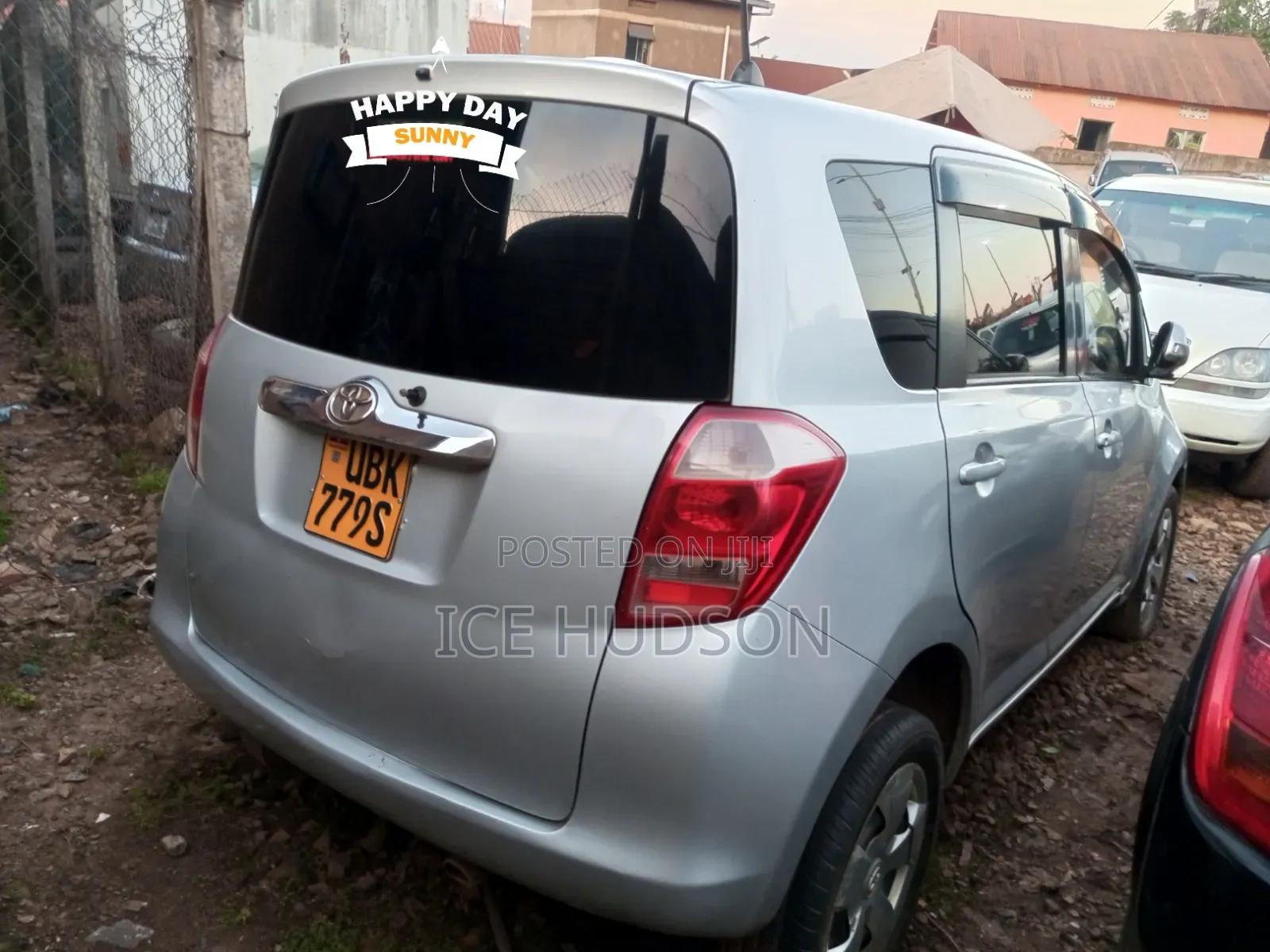 Toyota Ractis 2010 Silver
