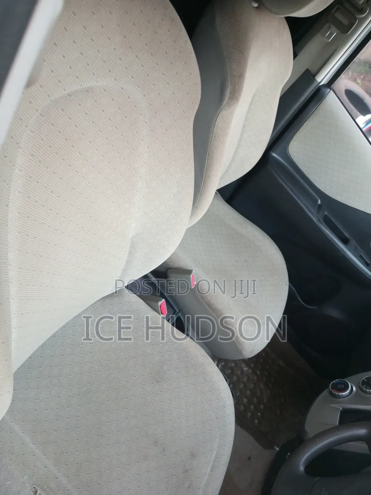 Toyota Ractis 2010 Silver