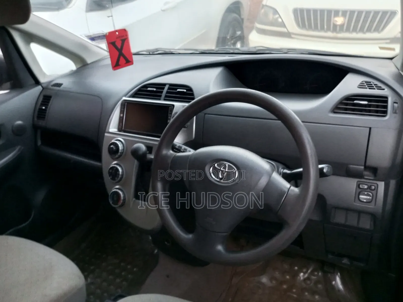 Toyota Ractis 2010 Silver