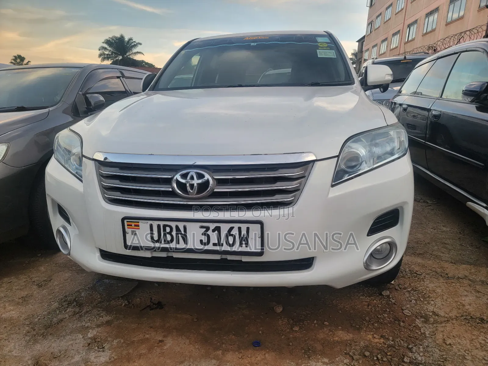 Toyota Vanguard 2012 White