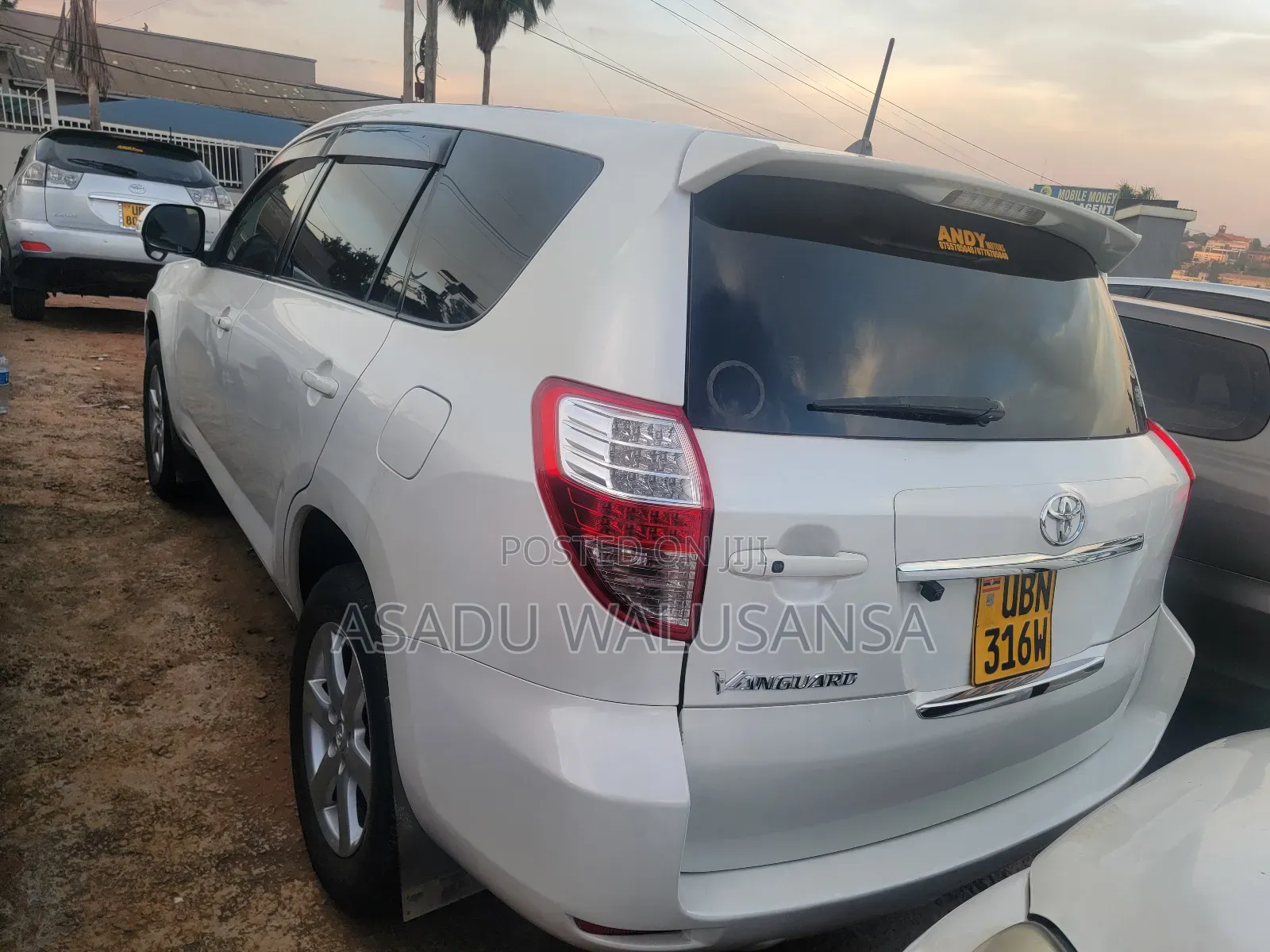 Toyota Vanguard 2012 White