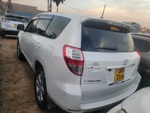 Toyota Vanguard 2012 White