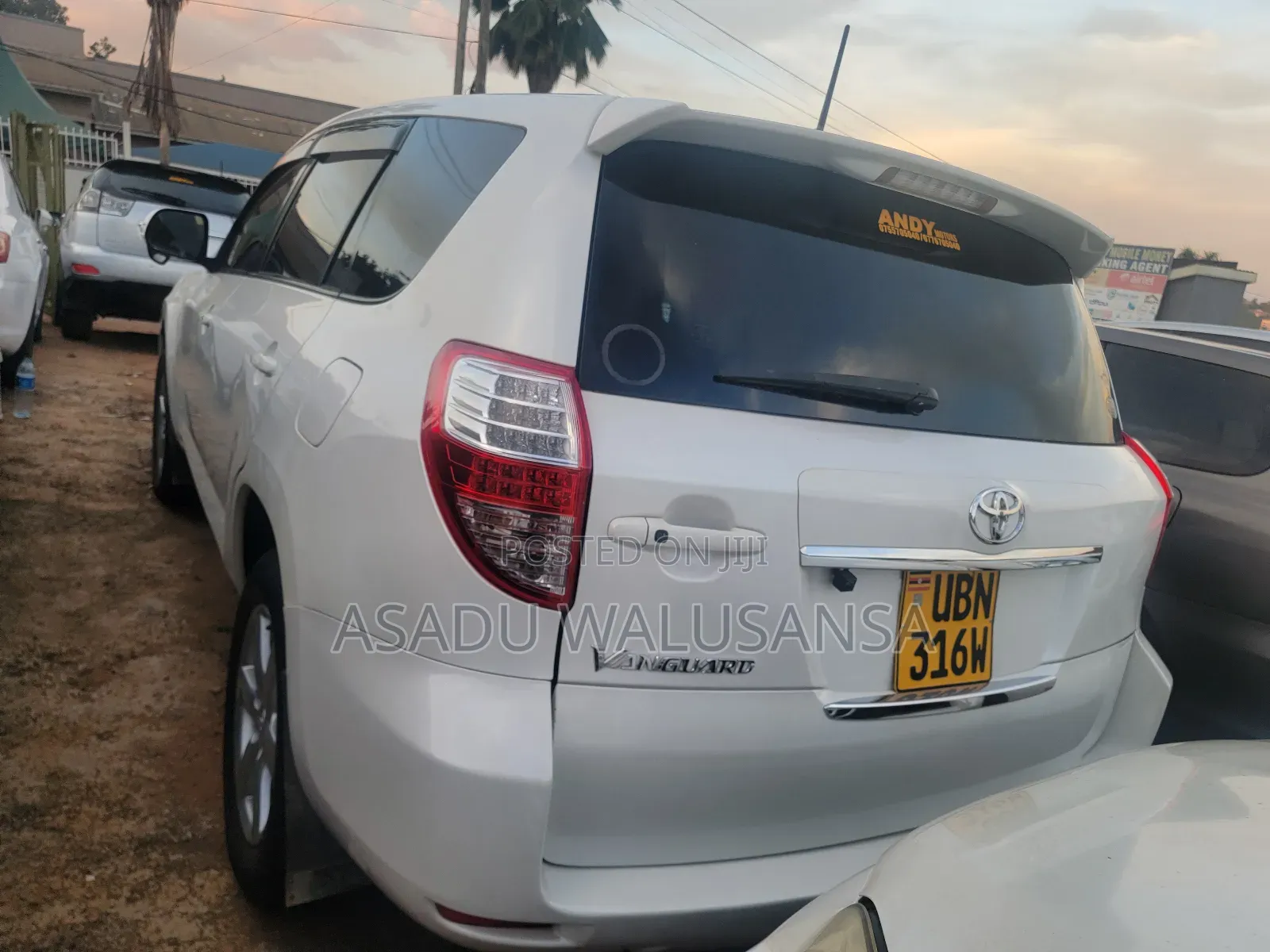 Toyota Vanguard 2012 White