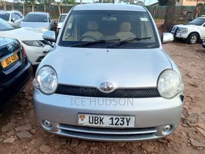 Toyota Sienta 2008 Silver