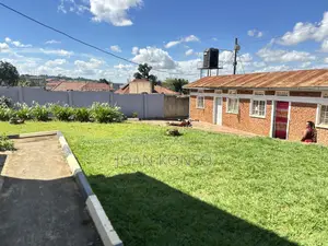 4bdrm Bungalow in Soweto, Mukungwe for sale