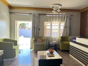 4bdrm Bungalow in Soweto, Mukungwe for sale