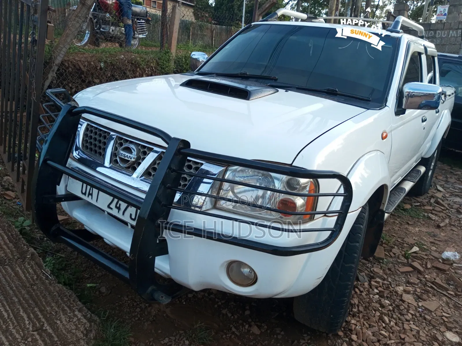 Nissan DoubleCab 2005 White