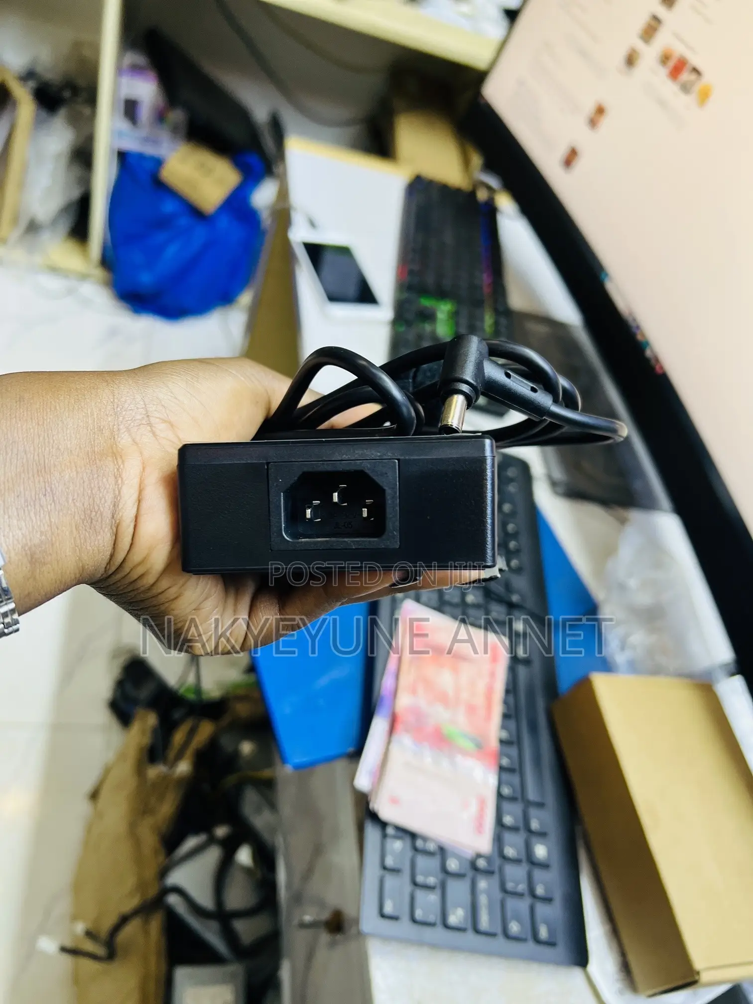 Asus 200 Watts Adapter