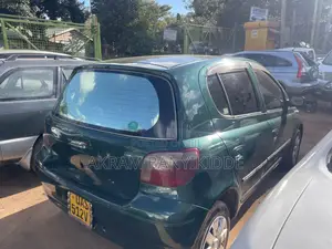 Toyota Vitz 2000 Green