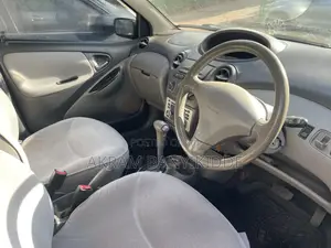 Toyota Vitz 2000 Green