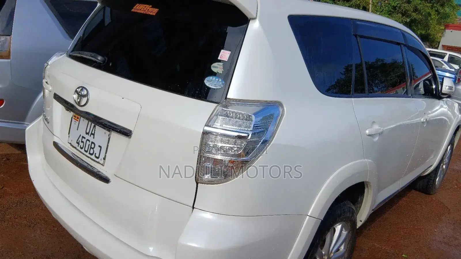Toyota Vanguard 2011 White