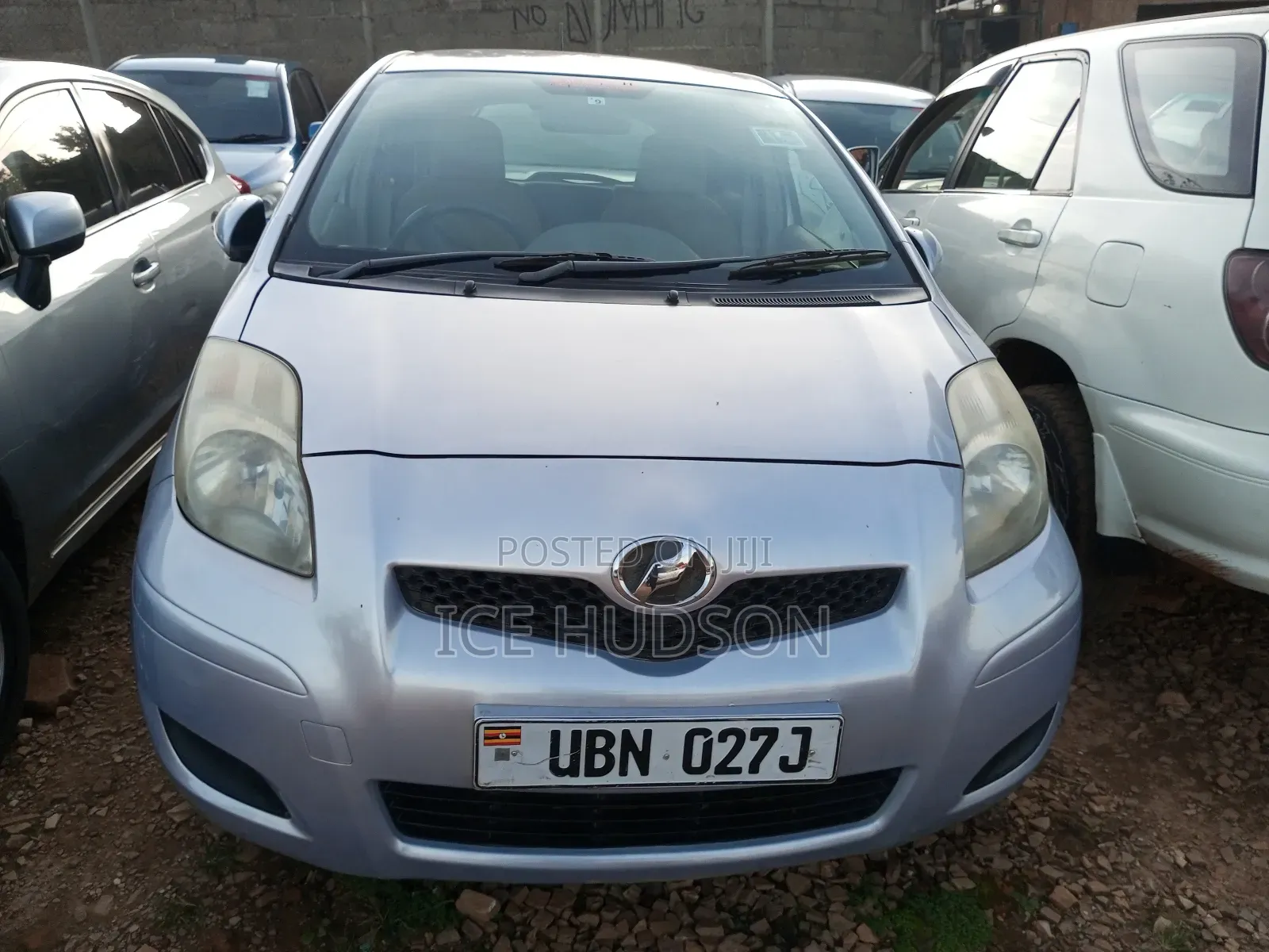 Toyota Vitz 2009 Silver