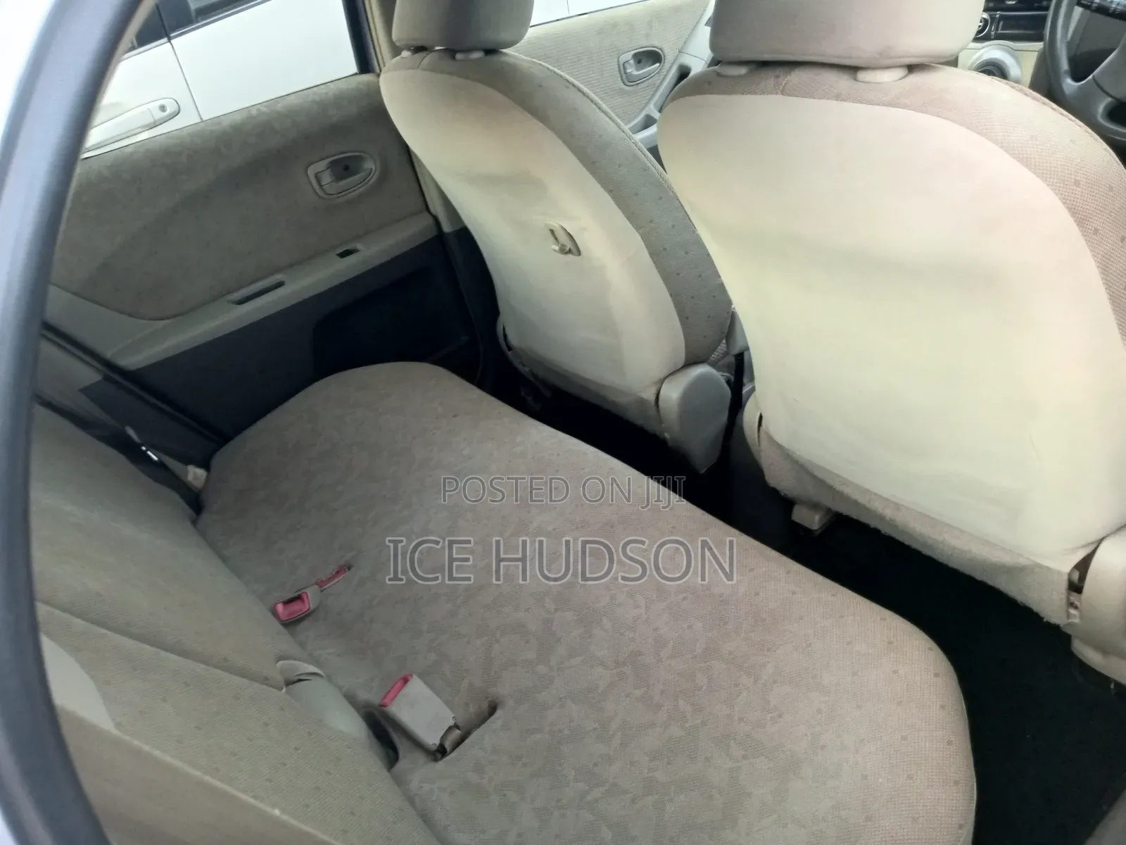 Toyota Vitz 2009 Silver