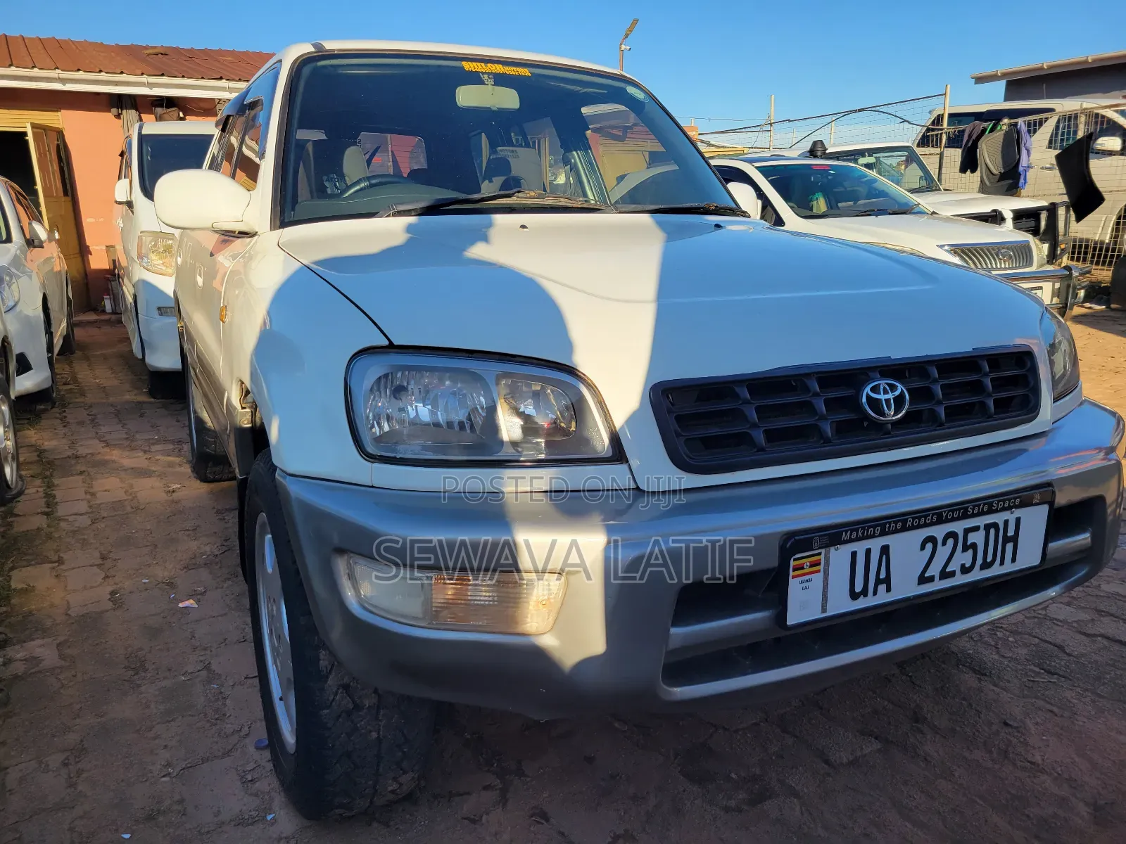 Toyota RAV4 Automatic 2000 White
