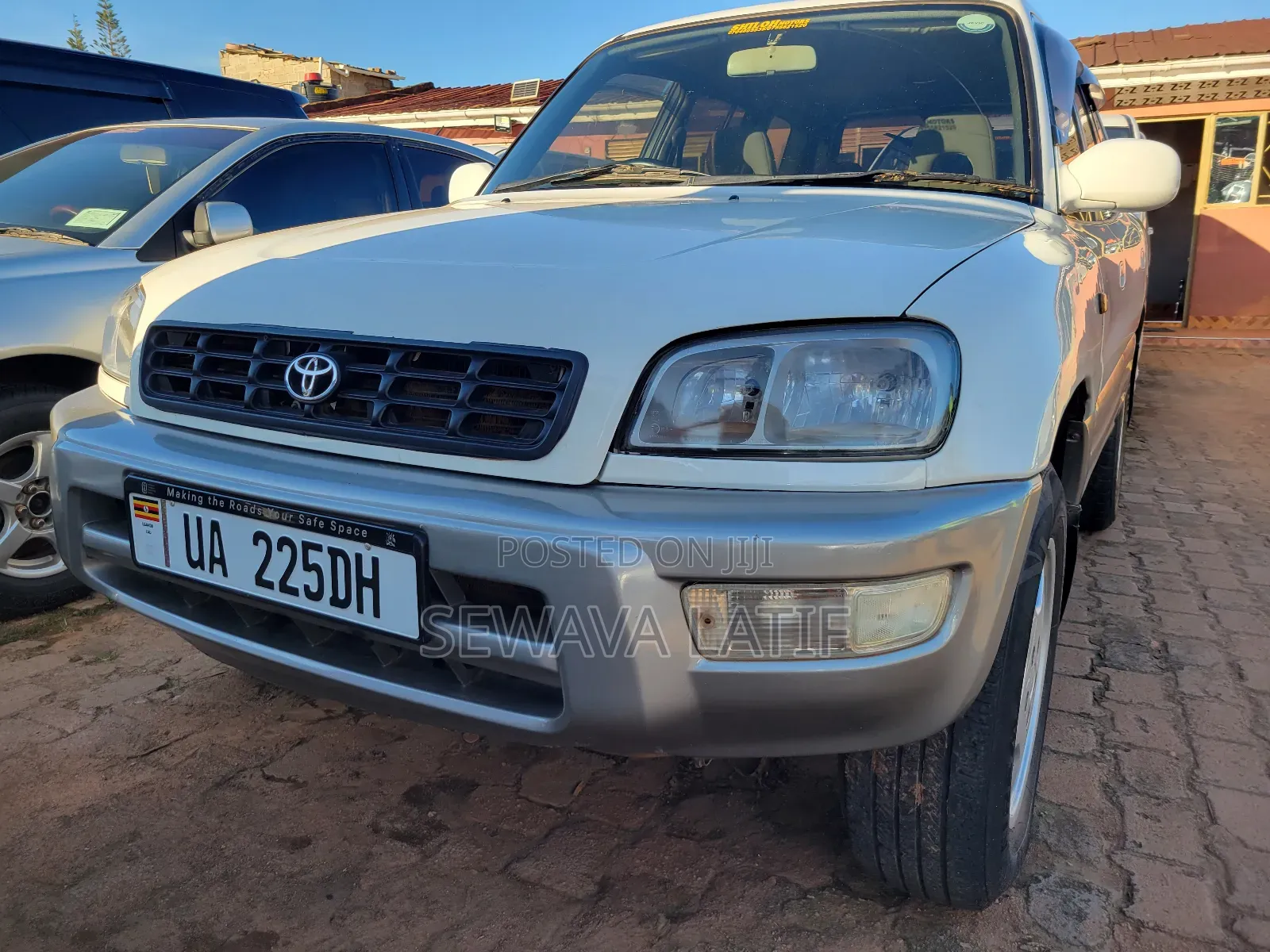 Toyota RAV4 Automatic 2000 White