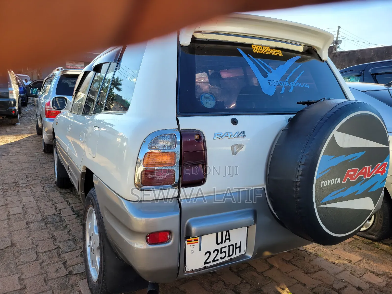 Toyota RAV4 Automatic 2000 White