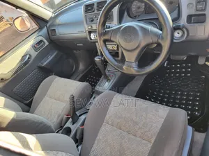 Toyota RAV4 Automatic 2000 White