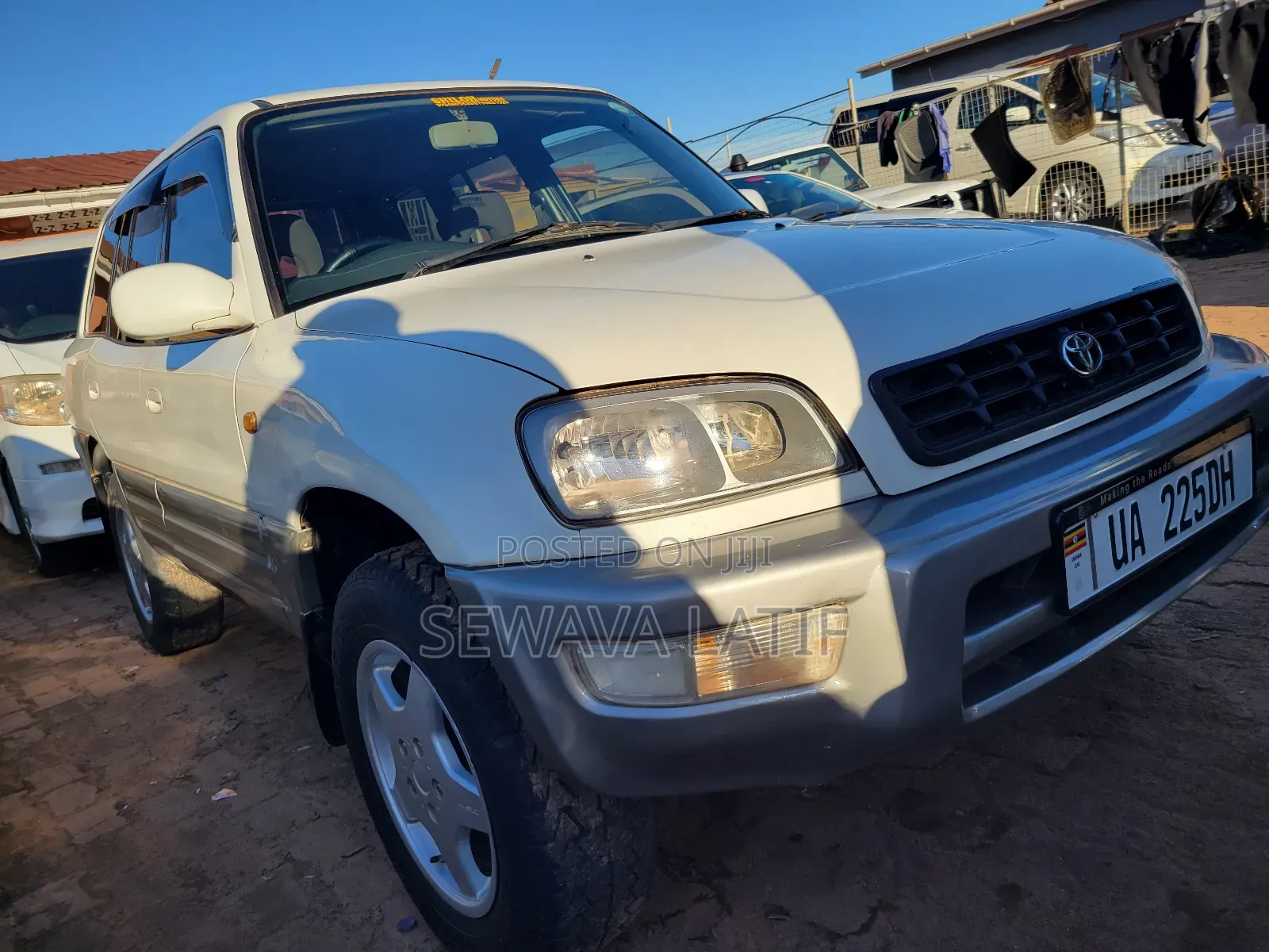 Toyota RAV4 Automatic 2000 White