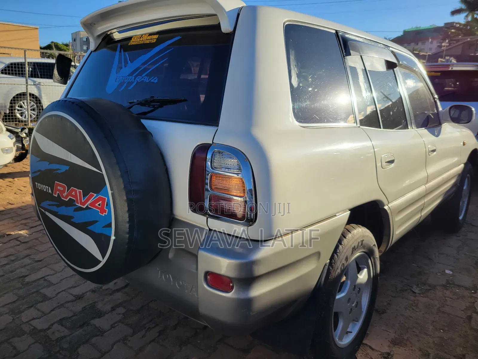 Toyota RAV4 Automatic 2000 White