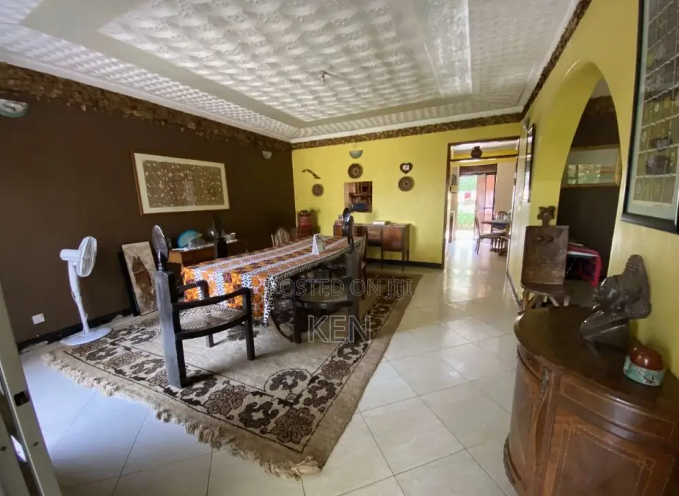 7bdrm Mansion in Central Division for sale