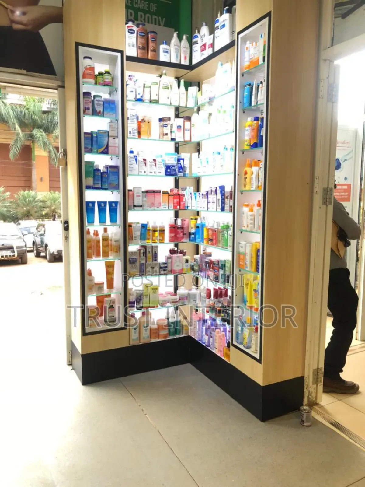 We Make Pharmacy Shelves690