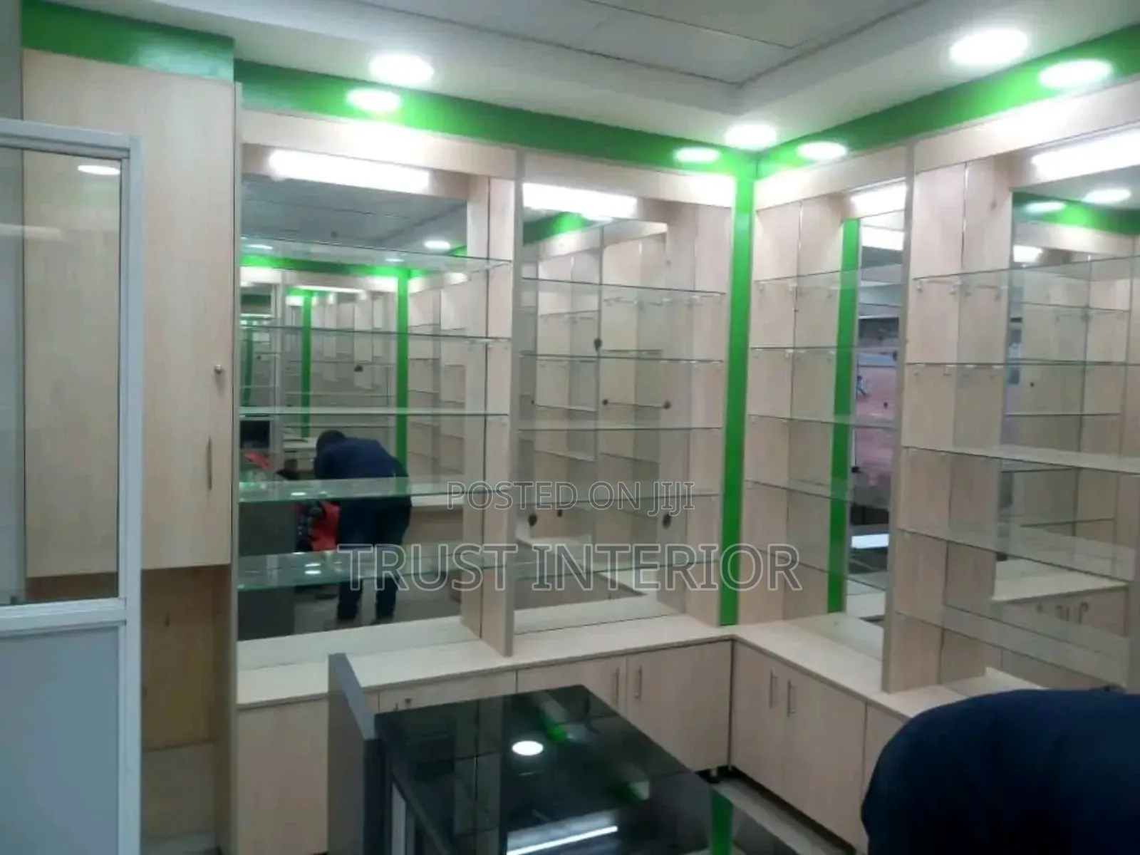 We Make Pharmacy Shelves690