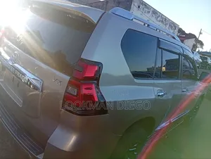 Toyota Land Cruiser Prado 3.0 TD 2010 Gold