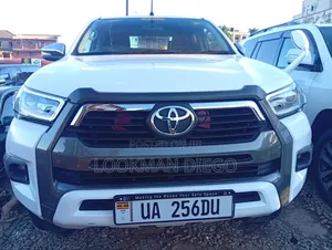 Toyota Hilux 3.0 D-4D 4x4 2014 White
