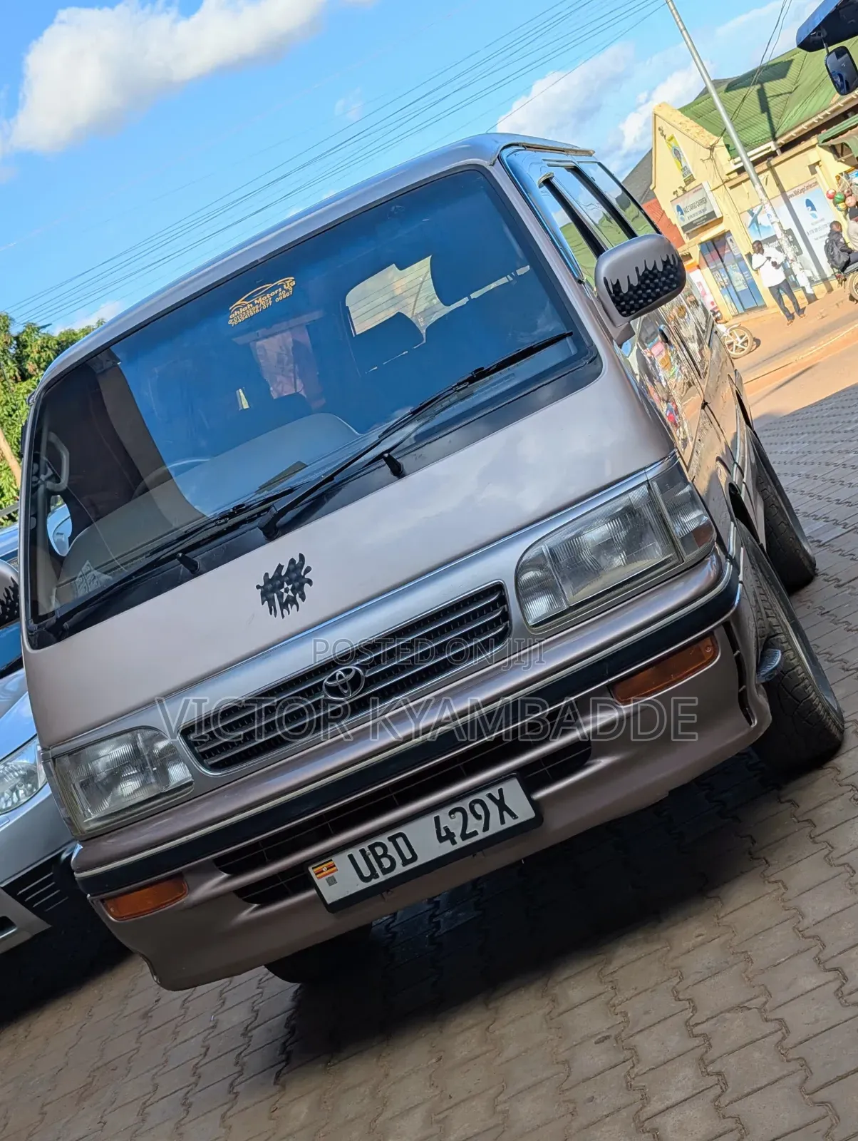 Toyota HiAce 1998 Gold