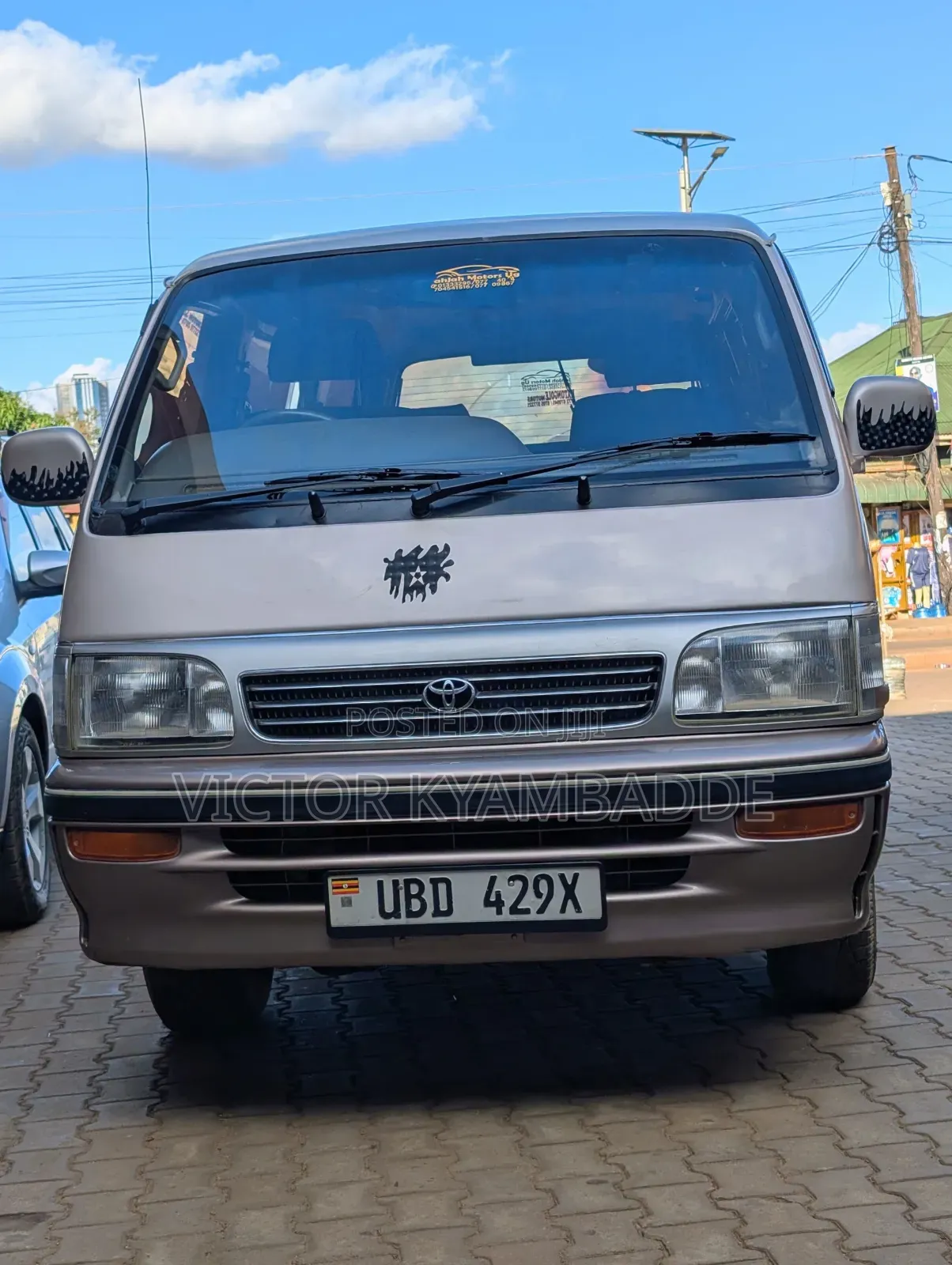 Toyota HiAce 1998 Gold