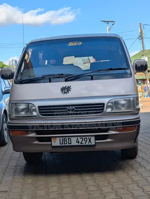 Toyota HiAce 1998 Gold