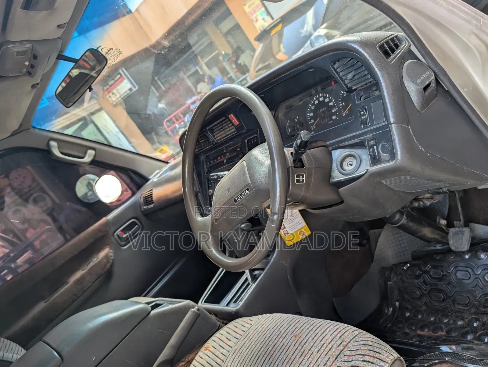 Toyota HiAce 1998 Gold