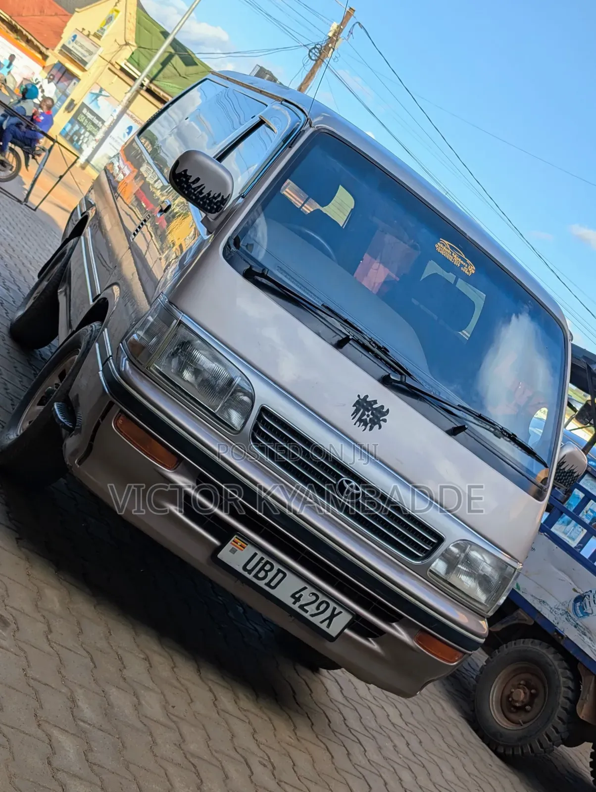 Toyota HiAce 1998 Gold
