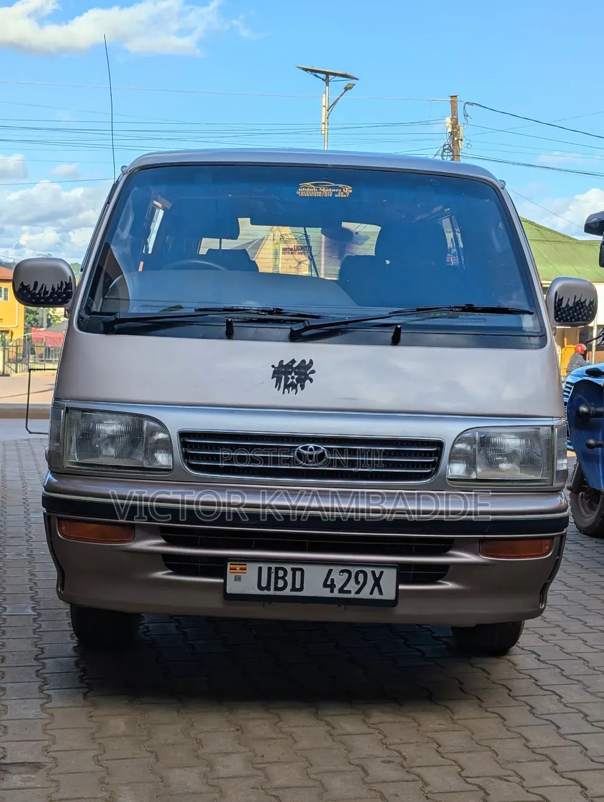 Toyota HiAce 1998 Gold